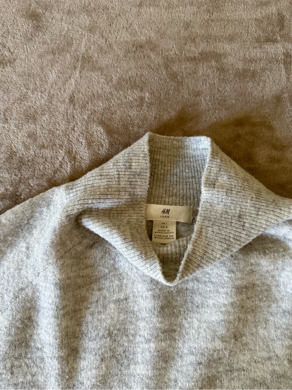 H&M Women’s Light Gray Turtleneck Sweater - Picture 2 of 3